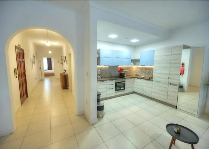 Апартаменты Three Bedroom For Rent In St Julian