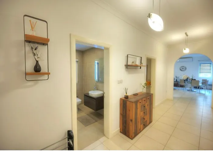 דירה Three Bedroom For Rent In St Julian Saint Julian's